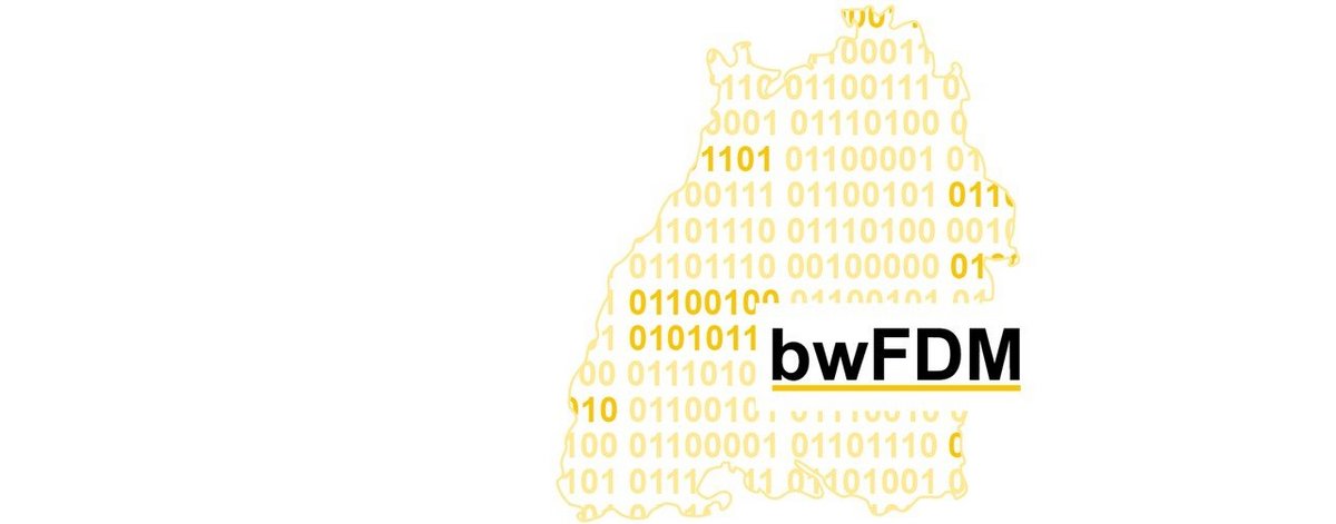 Umriss des Landes Baden-Württemberg, gefüllt mit Binärcode. Schriftzug "bwFDM" im Vordergrund.
